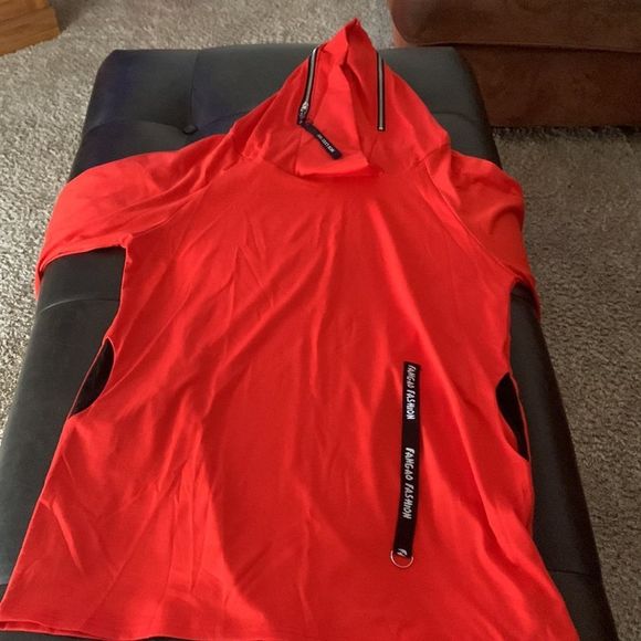 Top - Picture 2 of 3